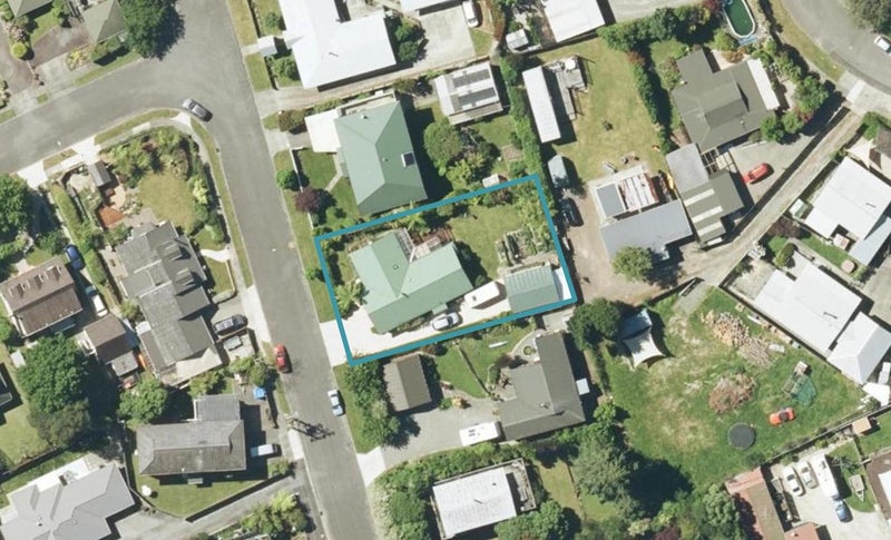 13 Huia Street, Waikawa, Picton - Carousel 1