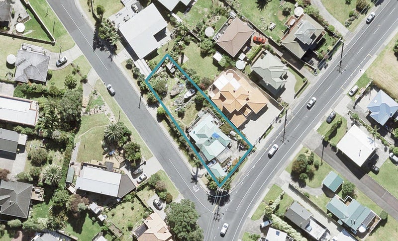 1 Crown Road, Tindalls Beach, Whangaparaoa - Carousel 1