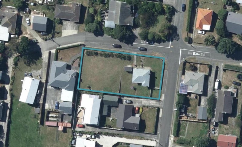 17 Nohorua Street, Takapuwahia, Porirua - Carousel 1