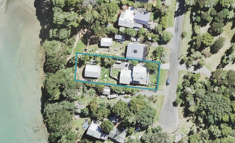 101 Kauri Point Road, Laingholm, Auckland - Carousel 1