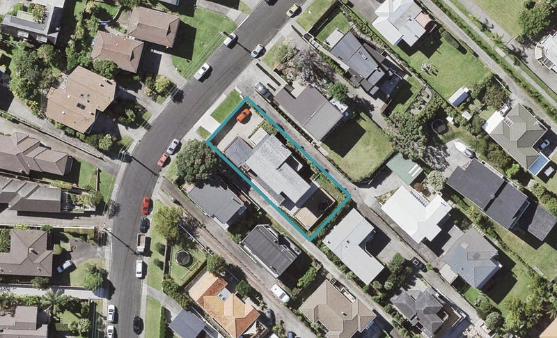 21 Seaview Road, Castor Bay, Auckland - Carousel 1