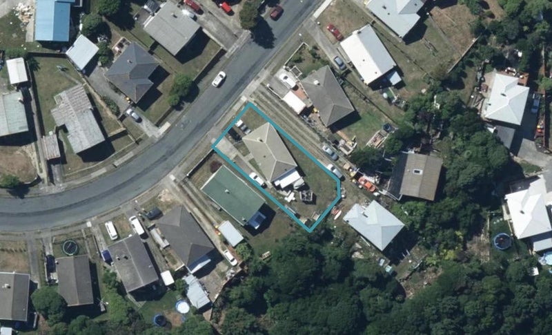 16 Rangituhi Crescent, Takapuwahia, Porirua - Carousel 1