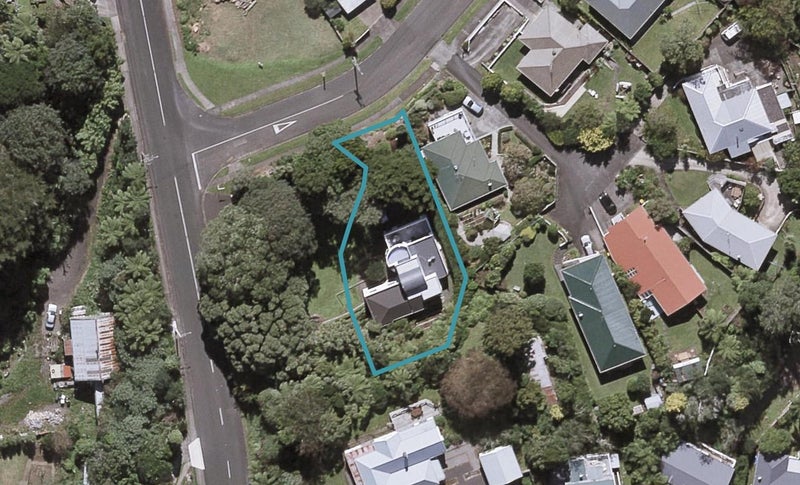 4 Beaumont Crescent, Frankleigh Park, New Plymouth - Carousel 1