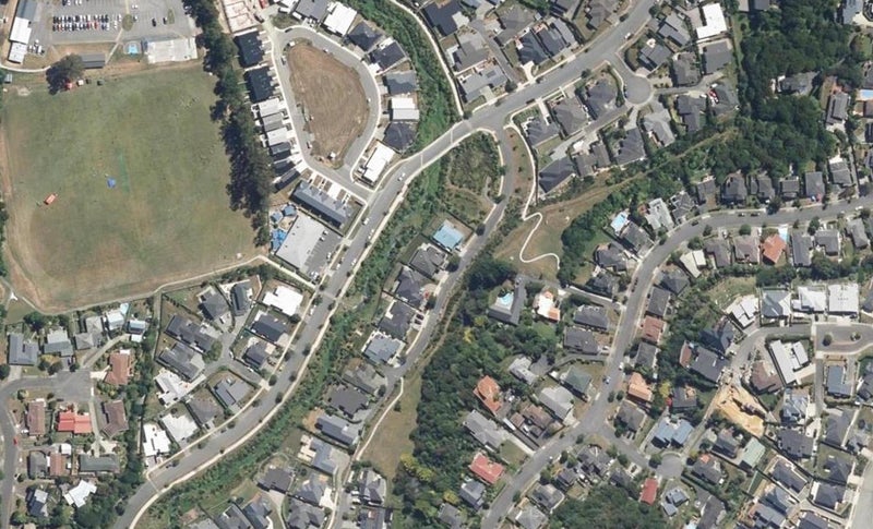 4 Optimist Way, Whitby, Porirua - Carousel 1