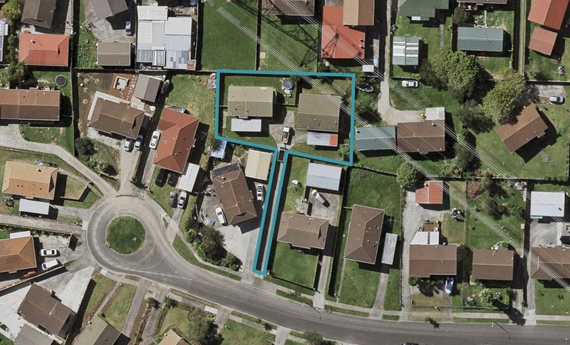 2/21 Palermo Place, Clover Park, Auckland - Carousel 1