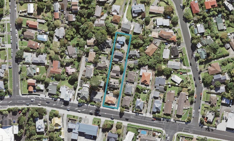 2/141 Mokoia Road, Birkenhead, Auckland - Carousel 1