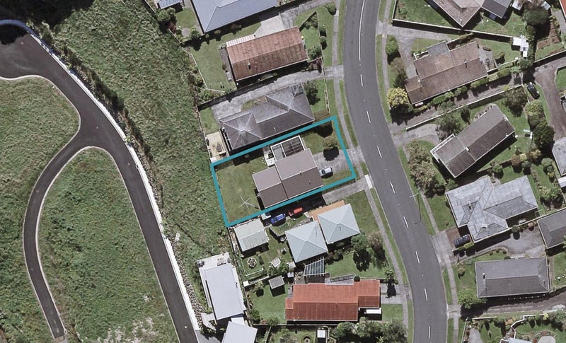 38 Wesley Avenue, Frankleigh Park, New Plymouth - Carousel 1