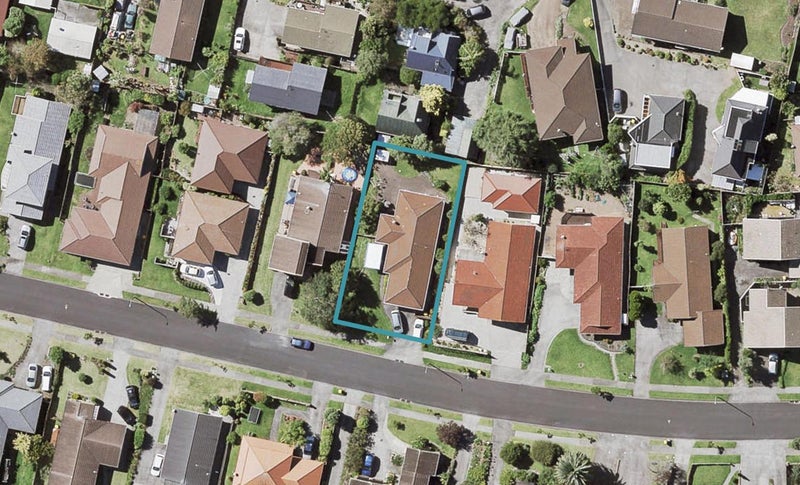 67 Dalwhinnie Parade, Highland Park, Auckland - Carousel 1