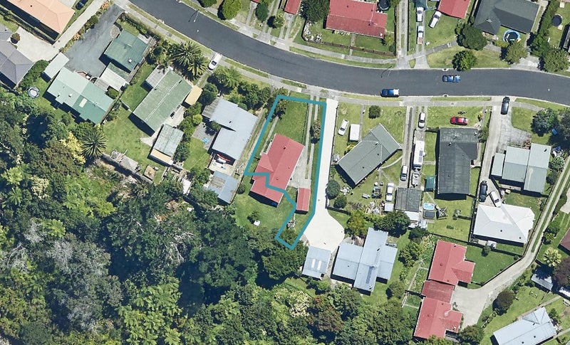 19C Redmond Street, Judea, Tauranga - Carousel 1