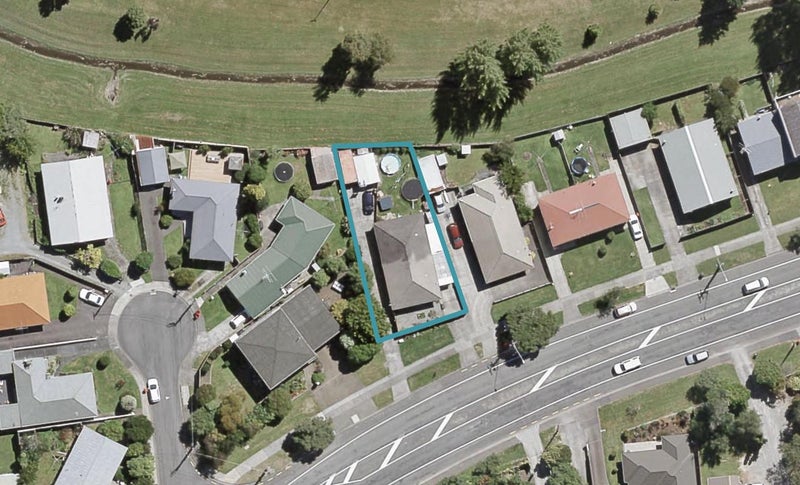 2/1111 Fergusson Drive, Clouston Park, Upper Hutt - Carousel 1
