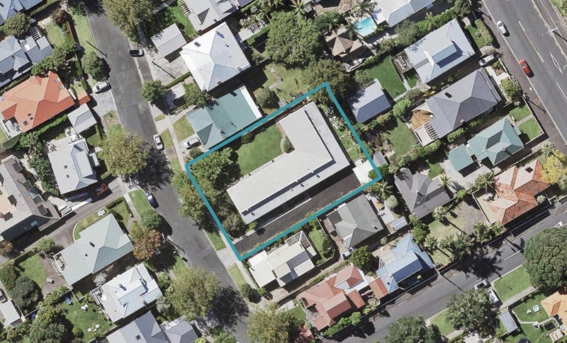 1/6 North Avenue, Narrow Neck, Auckland - Carousel 1