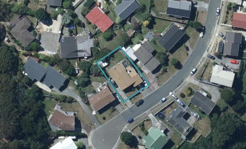 14 Parkinson Close, Whitby, Porirua - Carousel 1
