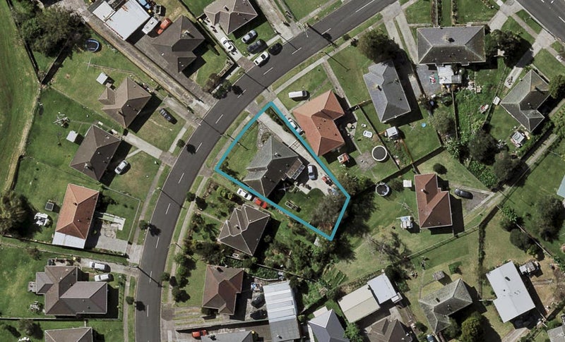 8 Sandbrook Avenue, Otara, Auckland - Carousel 1