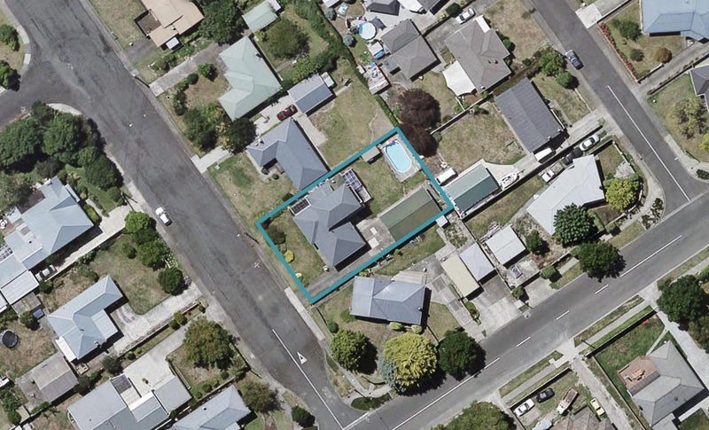 114 Warwick Road, Mayfair, Hastings - Carousel 1
