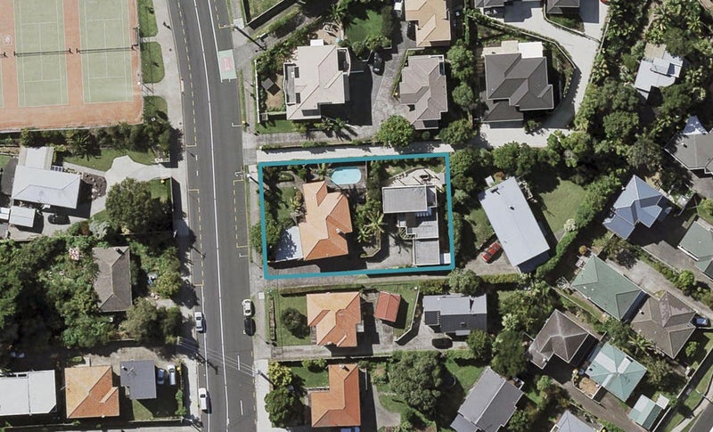 2/11 Forrest Hill Road, Milford, Auckland - Carousel 1