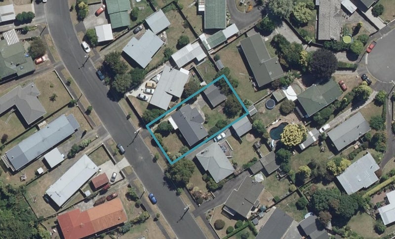 58 Fitzroy Avenue, Fitzroy, Hamilton - Carousel 1