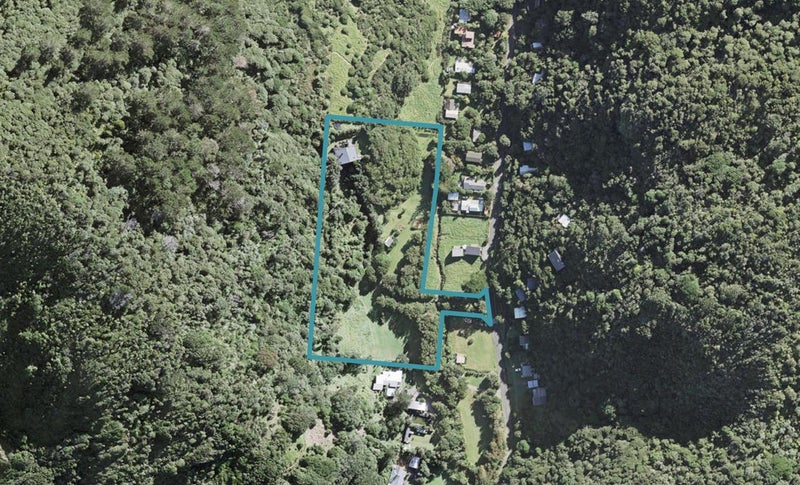 20 Karekare Road, New Lynn - Carousel 1