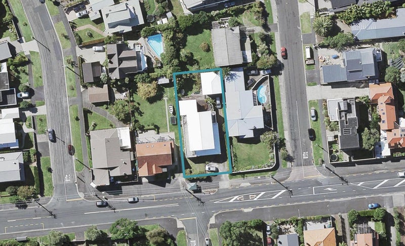 14 Old Lake Road, Narrow Neck, Auckland - Carousel 1