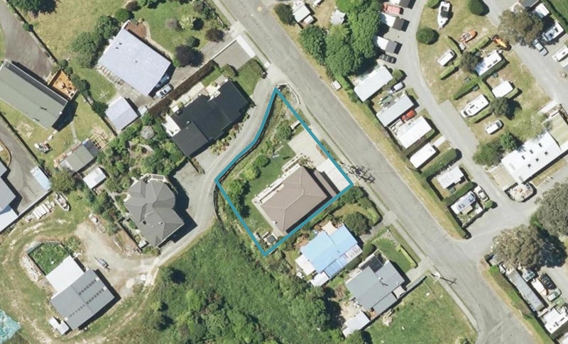10 Waimarama Street, Waikawa, Picton - Carousel 1