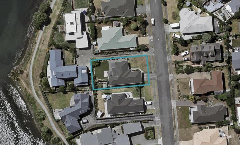 14 Major Durie Place, Waikanae Beach, Waikanae - Carousel 1