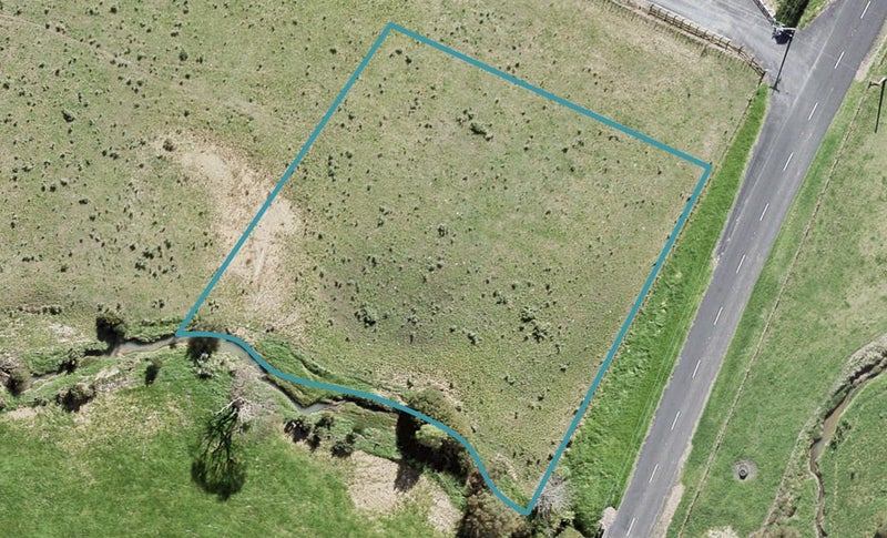 1441 East Coast Road, WHAKATIWAI, MIRANDA - Carousel 1