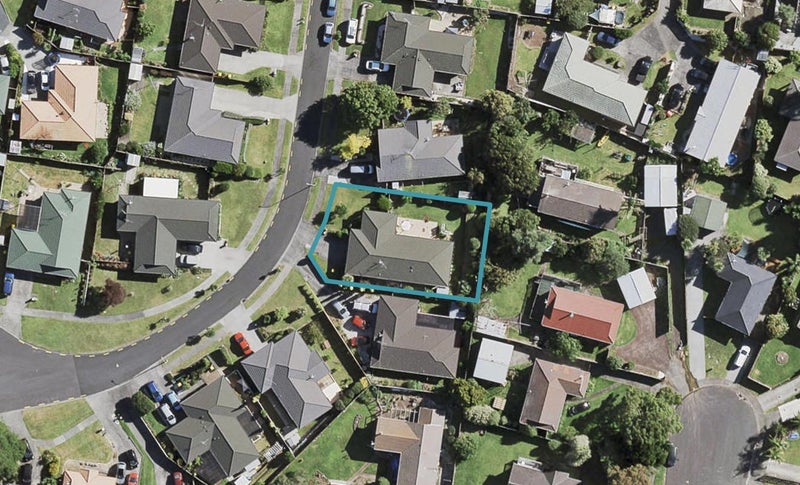 8 Matilda Place, Weymouth, Auckland - Carousel 1