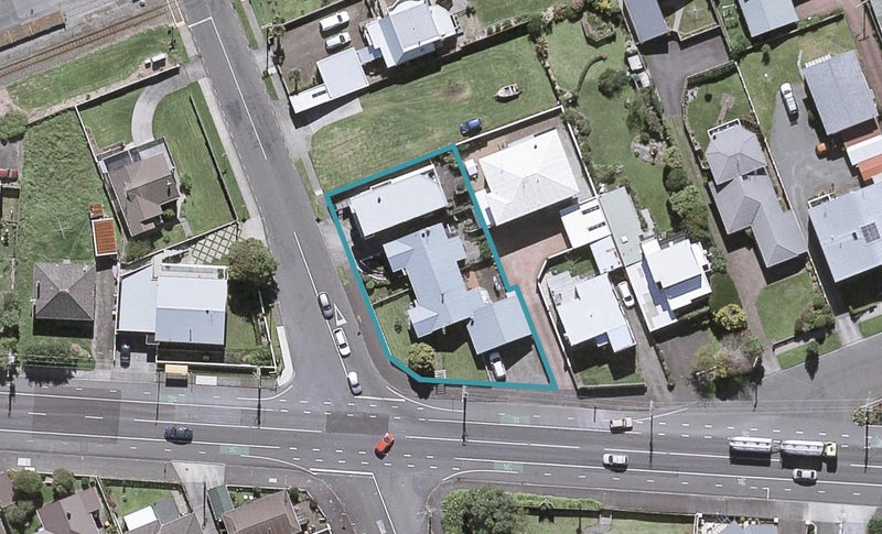 13 Bayly Road, Moturoa, New Plymouth - Carousel 1