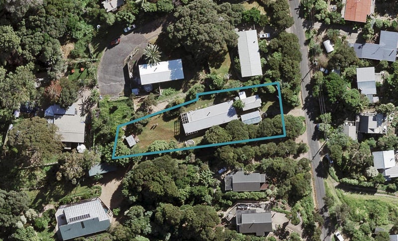 9 Albert Crescent, Ostend, Waiheke Island - Carousel 1