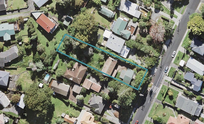 19 Stottholm Road, Titirangi, Auckland - Carousel 1