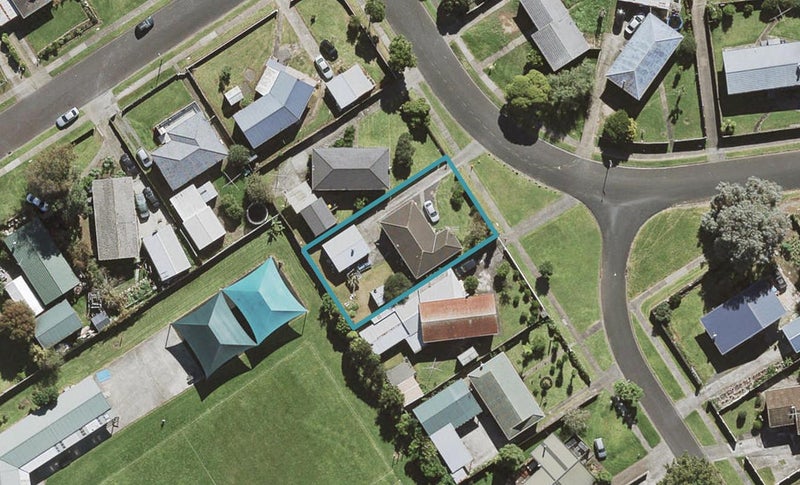 41 Staverton Crescent, Mangere, Auckland - Carousel 1