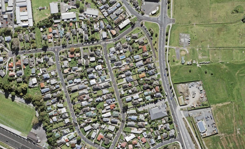 4/21 Karamu Street, Te Atatu Peninsula, Auckland - Carousel 1