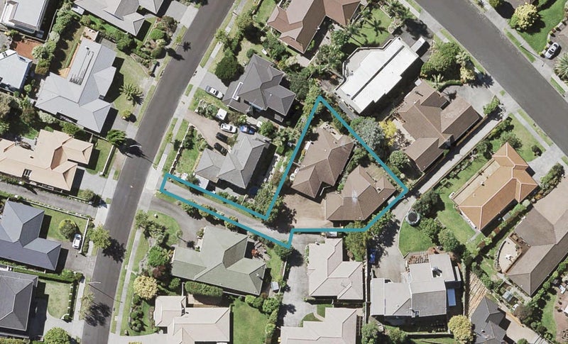1/7 Wiltshire Place, Somerville, Manukau - Carousel 1