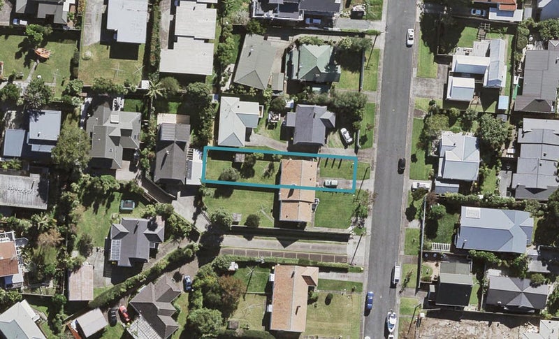 11 Fairfax Avenue, Northcote, Auckland - Carousel 1