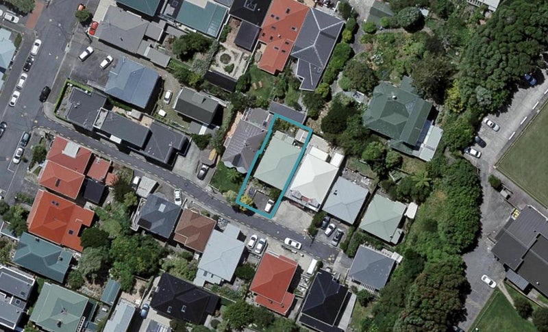 5 Rixon Grove, Mount Victoria, Wellington - Carousel 1