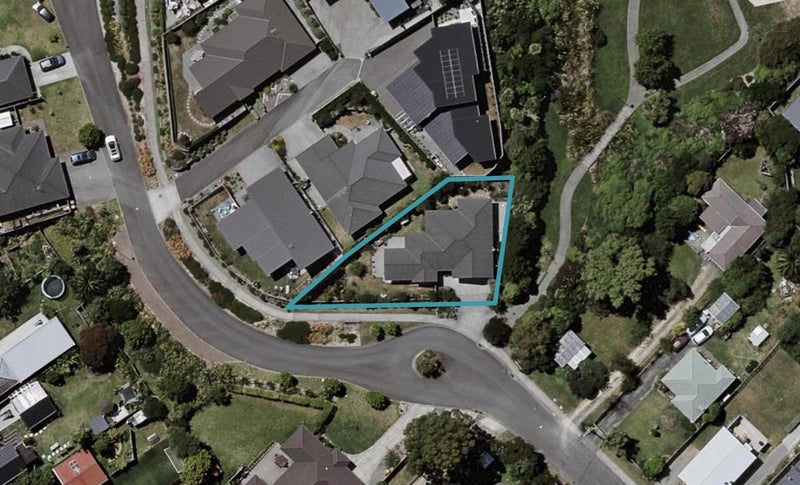 2 Simpson Crescent, Raumati Beach, Paraparaumu - Carousel 1
