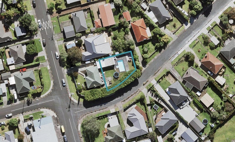 2 Brookfield Road, Te Atatu Peninsula, Auckland - Carousel 1