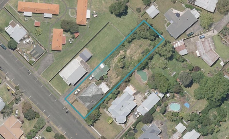 16 Caius Avenue, Gonville, Whanganui - Carousel 1