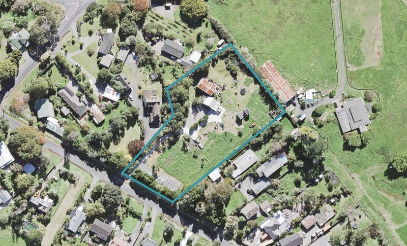 6 Grassmere Road, Henderson Valley, Auckland - Carousel 1