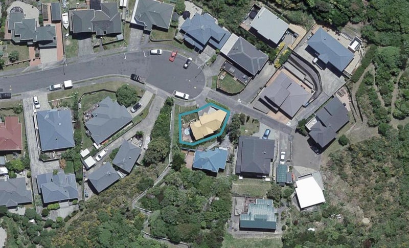 32 Domanski Crescent, Owhiro Bay, Wellington - Carousel 1
