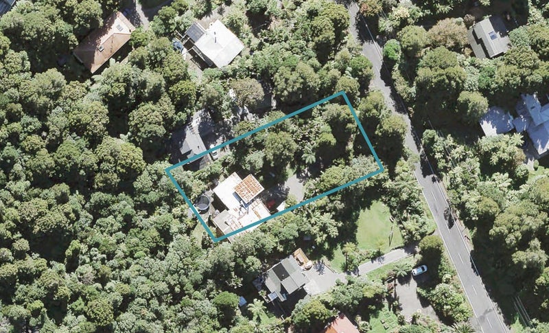 558 Scenic Drive, Waiatarua, Auckland - Carousel 1