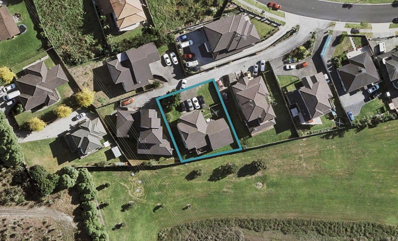 22 Fairchild Avenue, Goodwood Heights, Auckland - Carousel 1
