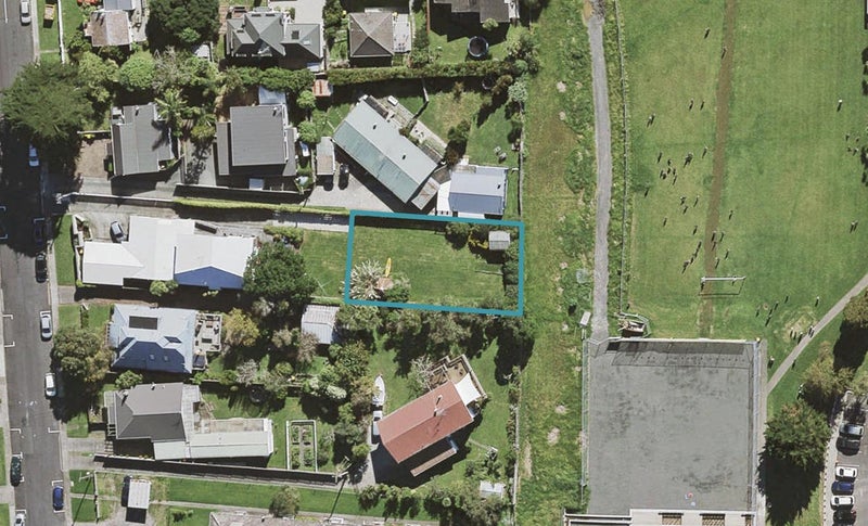 21A Gladstone Road, Northcote, Auckland - Carousel 1