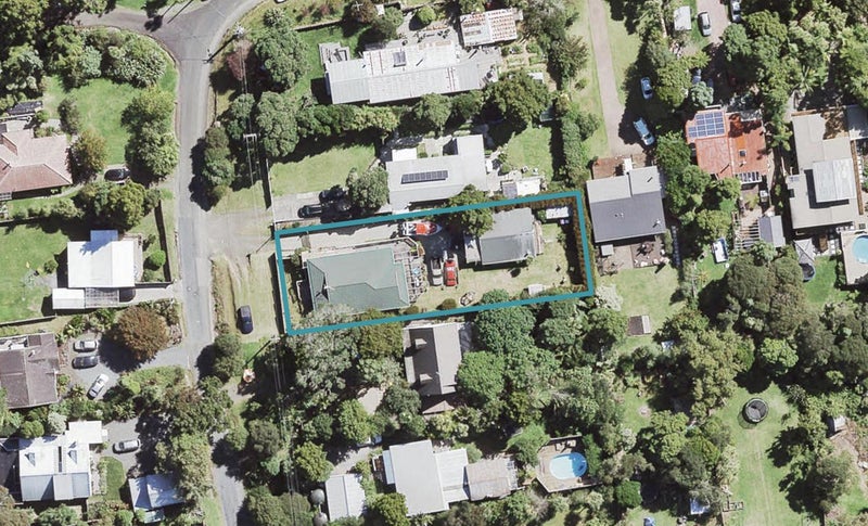 10 Tane Road, Laingholm, Auckland - Carousel 1