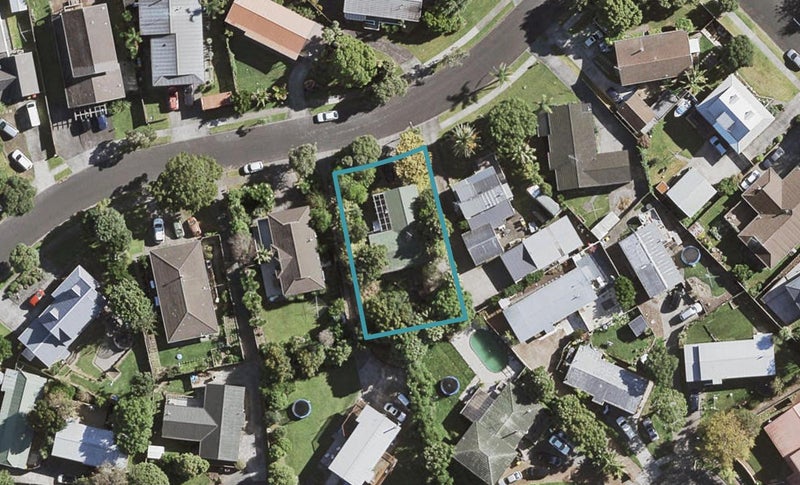 8 St Annes Crescent, Wattle Downs, Auckland - Carousel 1