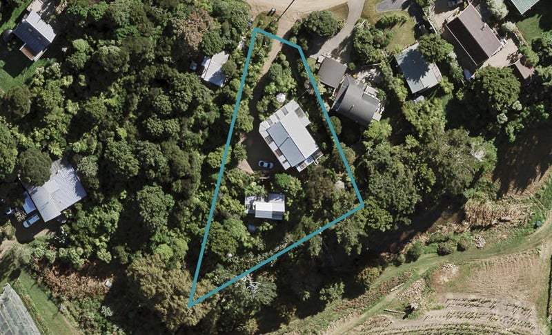 13 Te Makiri Road, Onetangi, Waiheke Island - Carousel 1