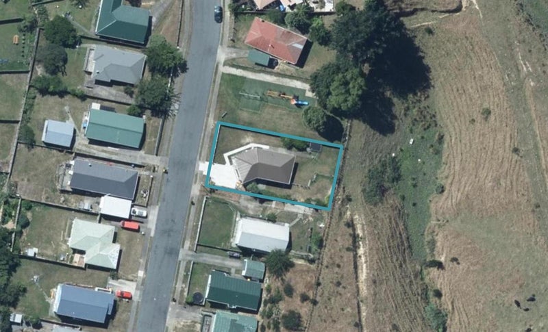 102 Arahura Crescent, Waitangirua, Porirua - Carousel 1