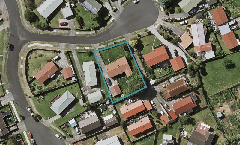 5 Constance Place, Clover Park, Auckland - Carousel 1