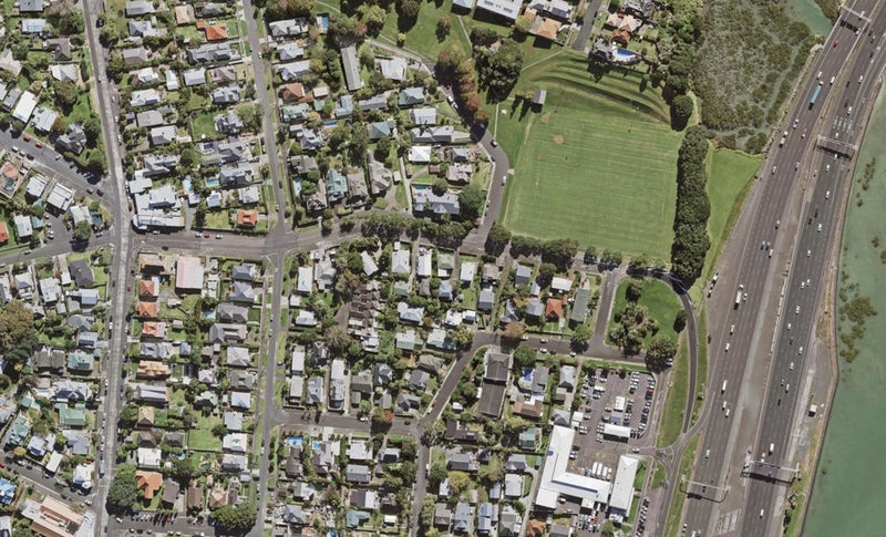2/23 Stafford Road, Northcote Point, Auckland - Carousel 1