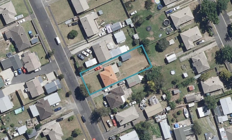61 Paul Crescent, Fairfield, Hamilton - Carousel 1