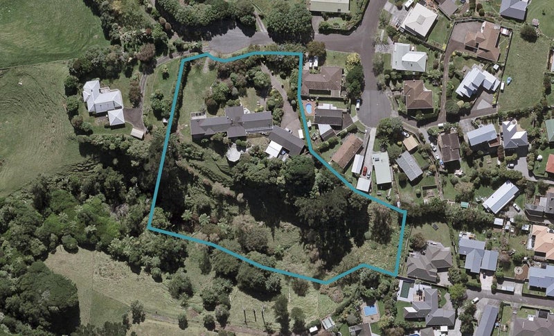 3 Byron Place, Whalers Gate, New Plymouth - Carousel 1